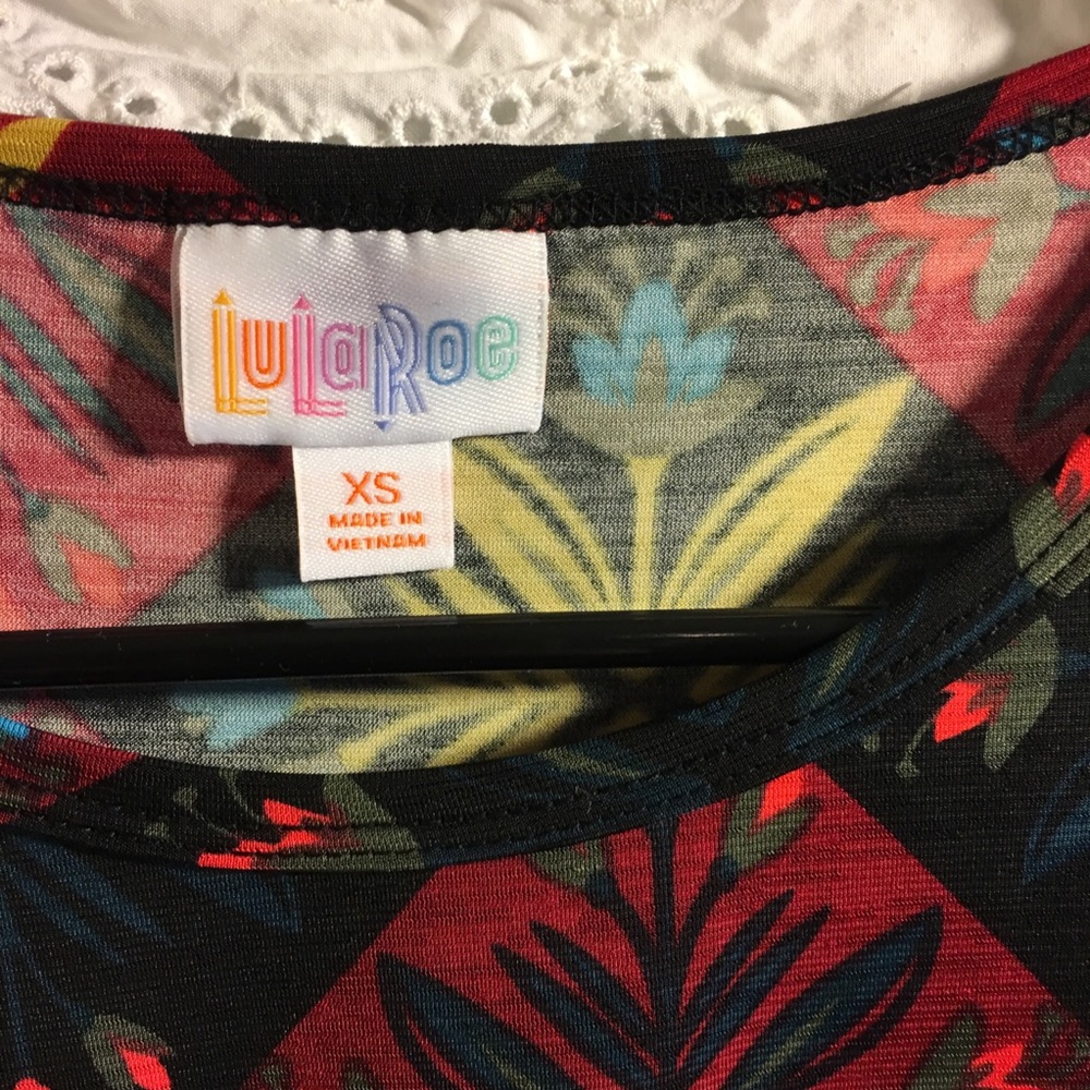 New LuLaRoe Irma Top. Size XS (fits M & L too) - Picture 4 of 10
